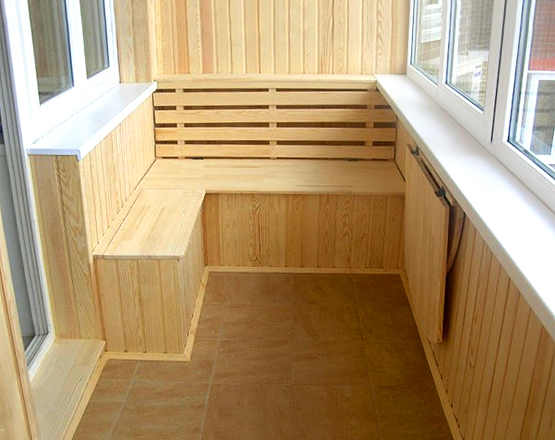 Отделка балкона или лоджии деревянной вагонкой + керамическая плитка на пол